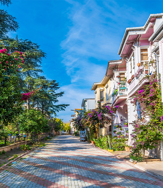Heybeliada Gezilecek Yerler: İstanbul’un Nostaljik ve Huzurlu Adası