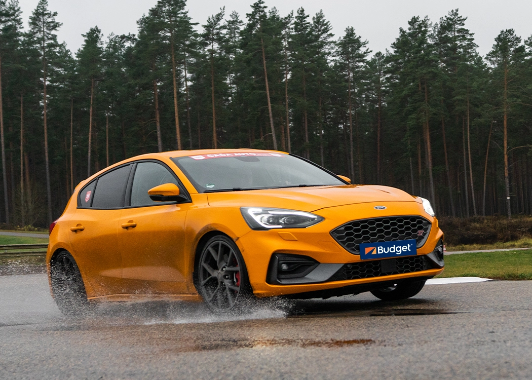 ford-focus-bambaska-bir-seruven