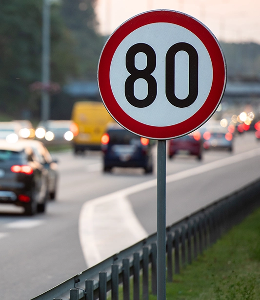 Güncel Otoban Hız Sınırları (2025): Hangi Araç Nerede Kaç Km Hızla Gidebilir?